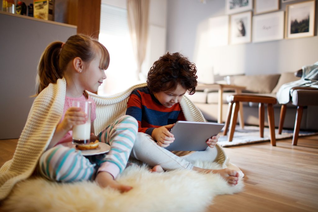 AM-article-Excessive Screen Time in Youth Linked to Increased Heart Health Risks - featured image